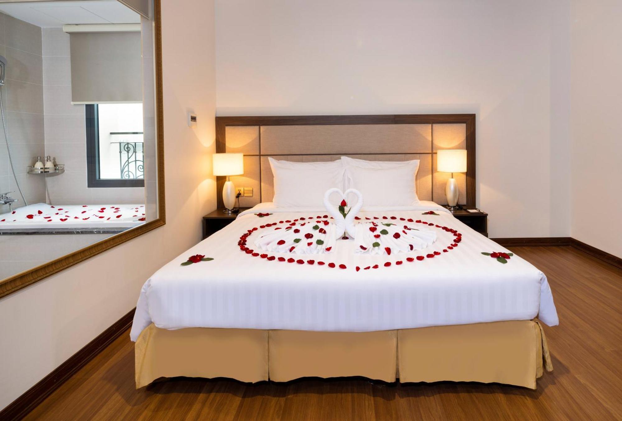 Daphovina Hotel ニャチャン エクステリア 写真