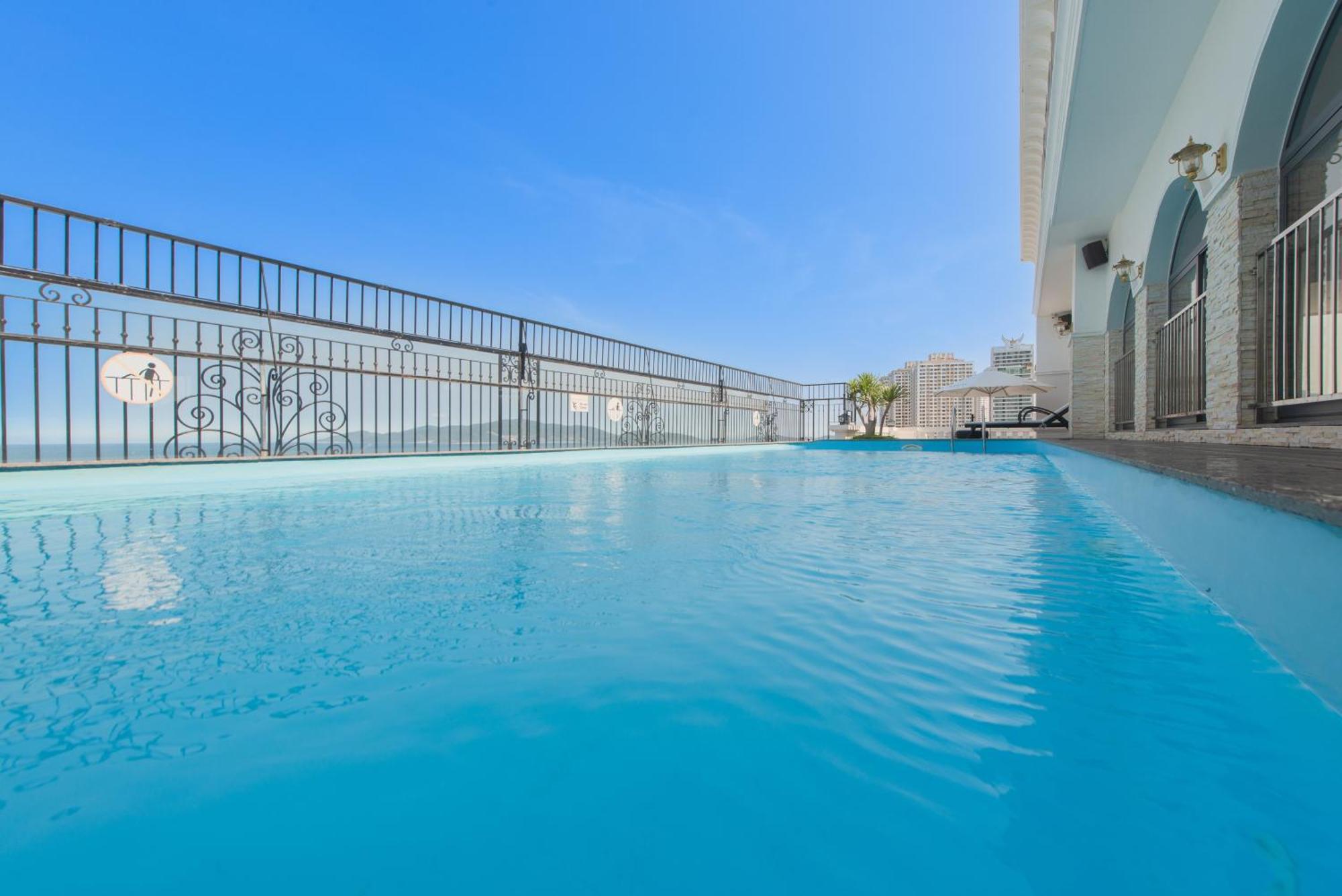 Daphovina Hotel ニャチャン エクステリア 写真