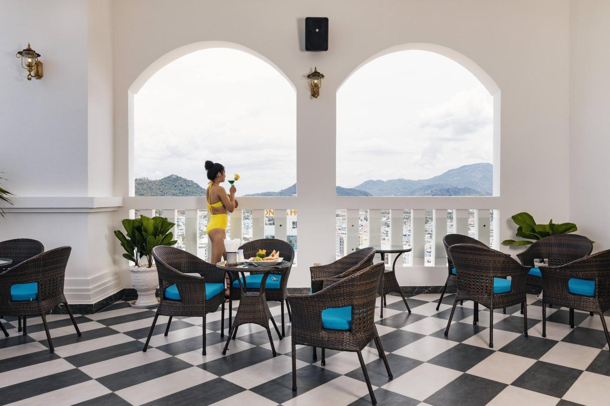 Daphovina Hotel ニャチャン エクステリア 写真