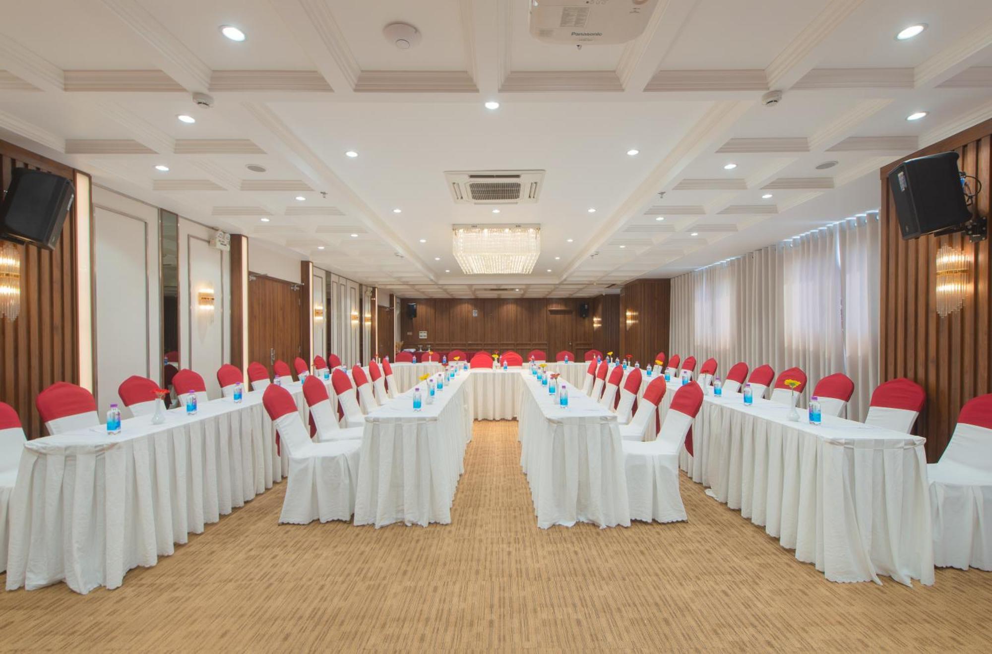 Daphovina Hotel ニャチャン エクステリア 写真