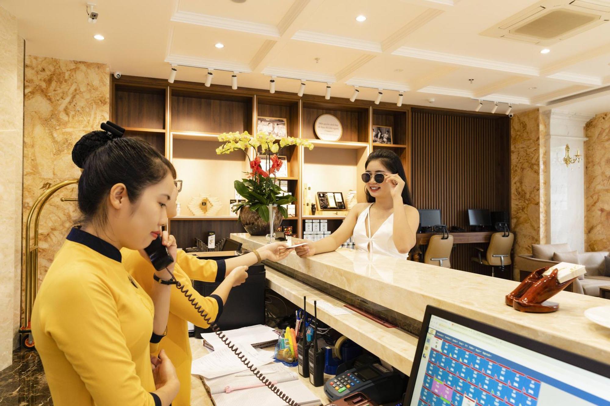 Daphovina Hotel ニャチャン エクステリア 写真