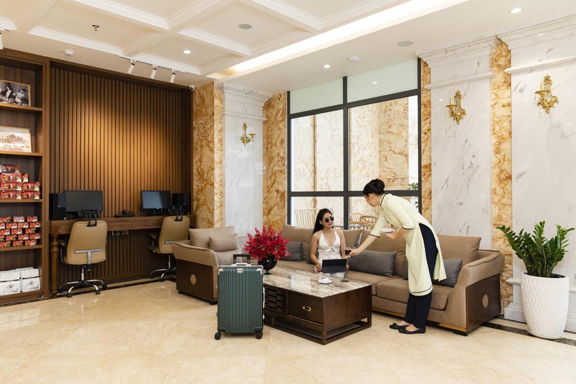 Daphovina Hotel ニャチャン エクステリア 写真